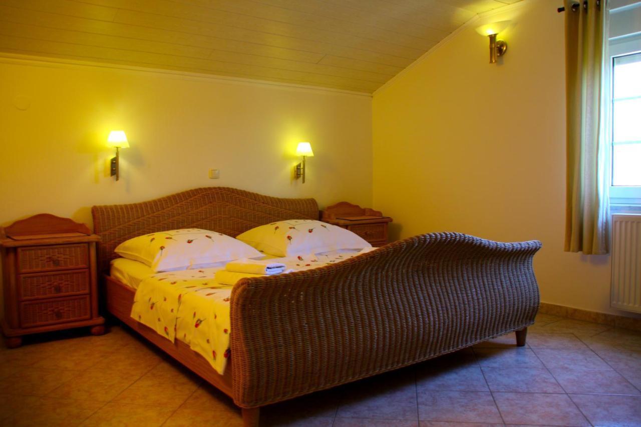 Villa Lucija Rab Town Buitenkant foto